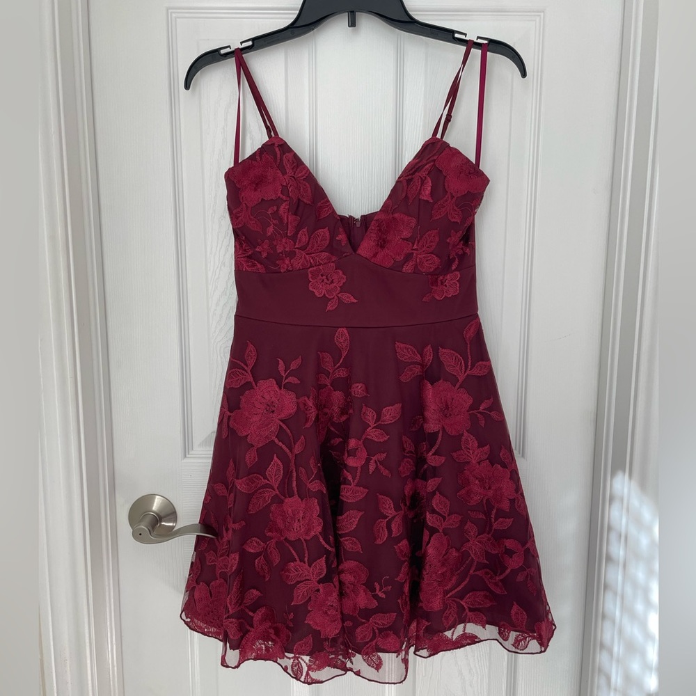 Trixxi burgundy red mini dress. Size 5. Used: worn once.